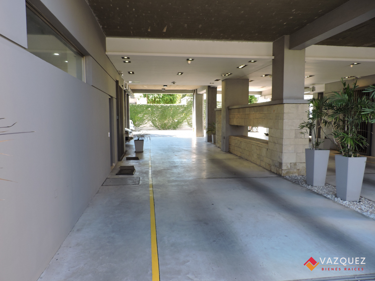Moderna Oficina Con Cochera. Financiacion