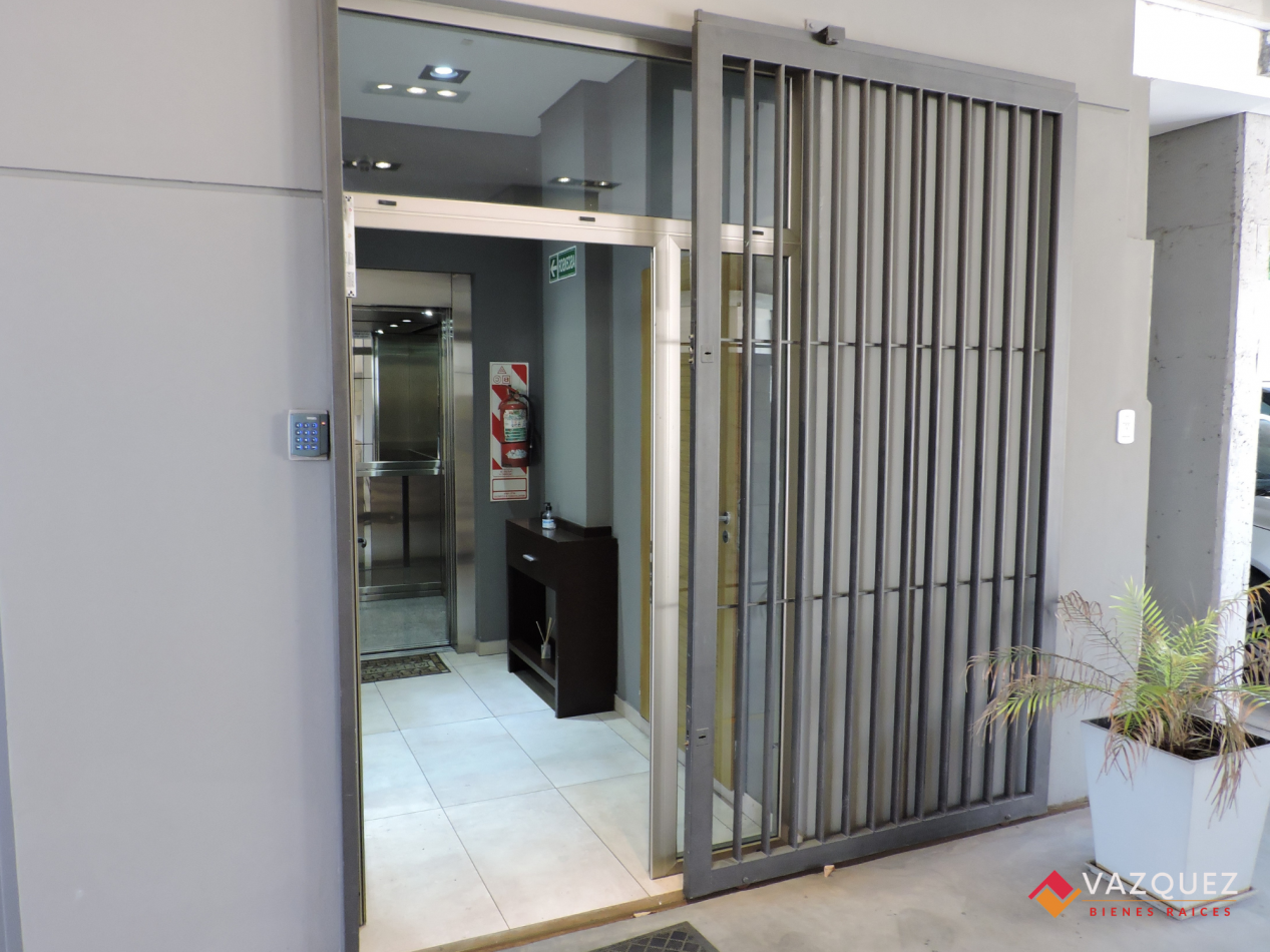 Moderna Oficina Con Cochera. Financiacion