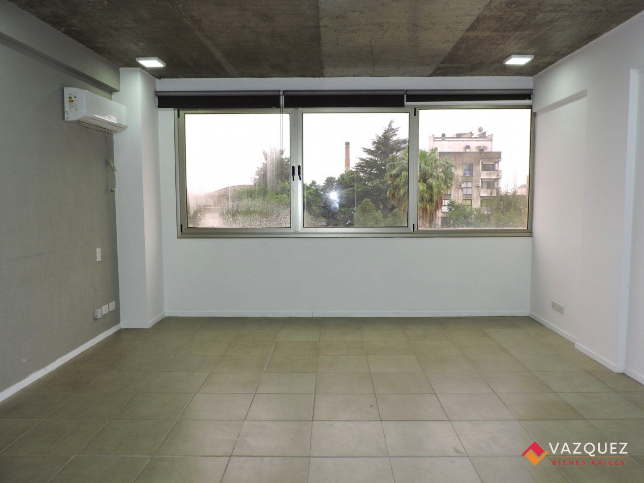 Moderna Oficina Con Cochera. Financiacion