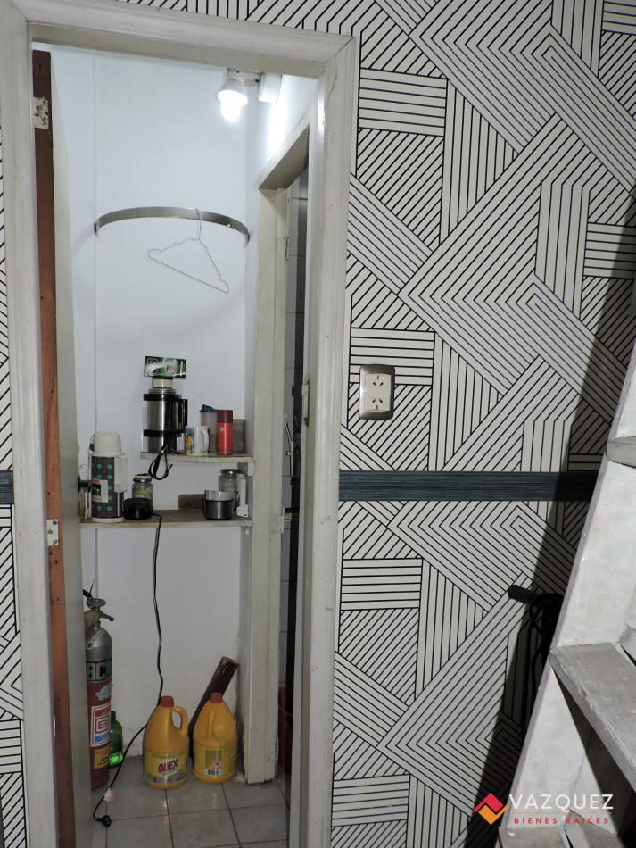 Excelente Local sobre Av de Mayo