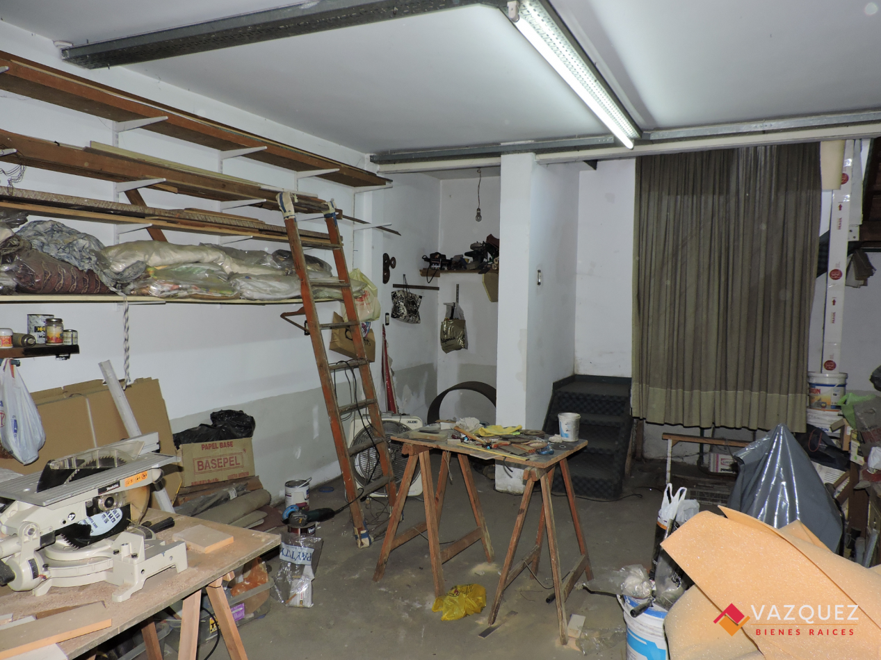 Excelente Local sobre Av de Mayo