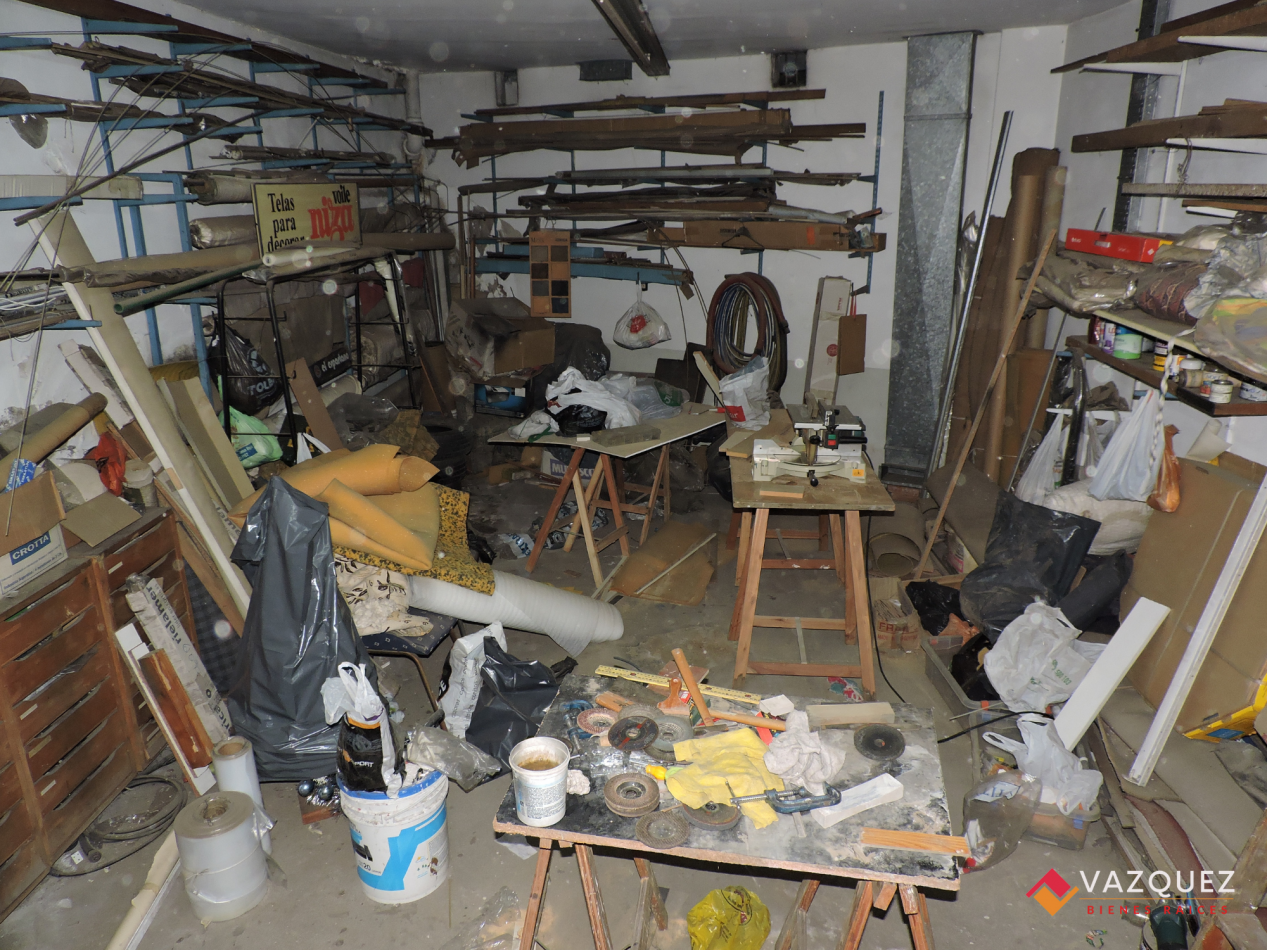 Excelente Local sobre Av de Mayo