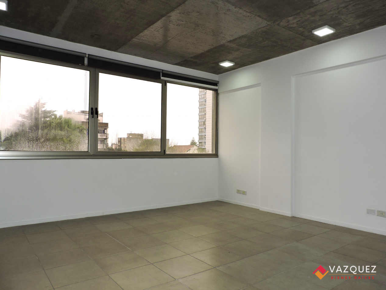 Oficina en Moderno Edificio  