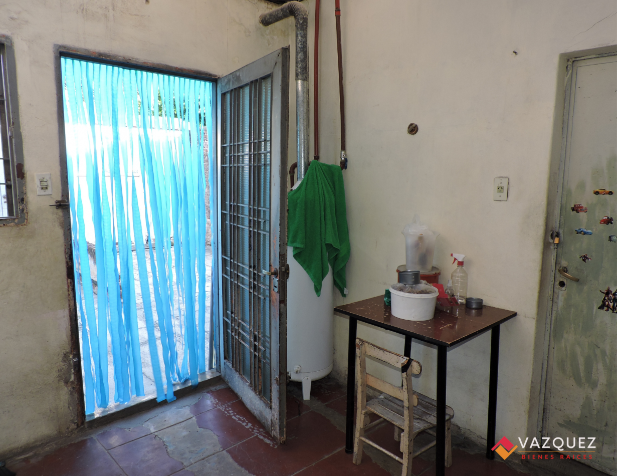 Lote con Casa a Reciclar