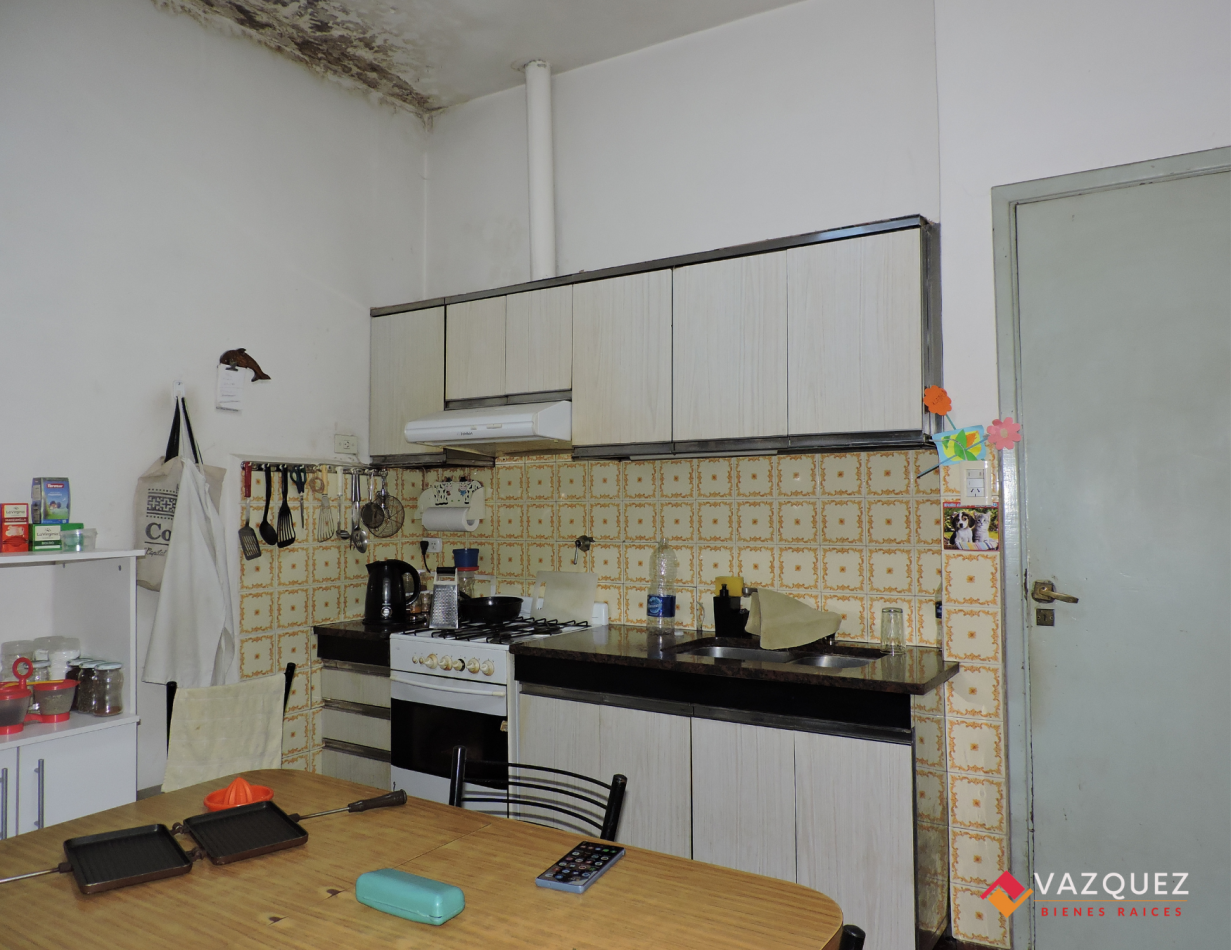 Lote con Casa a Reciclar