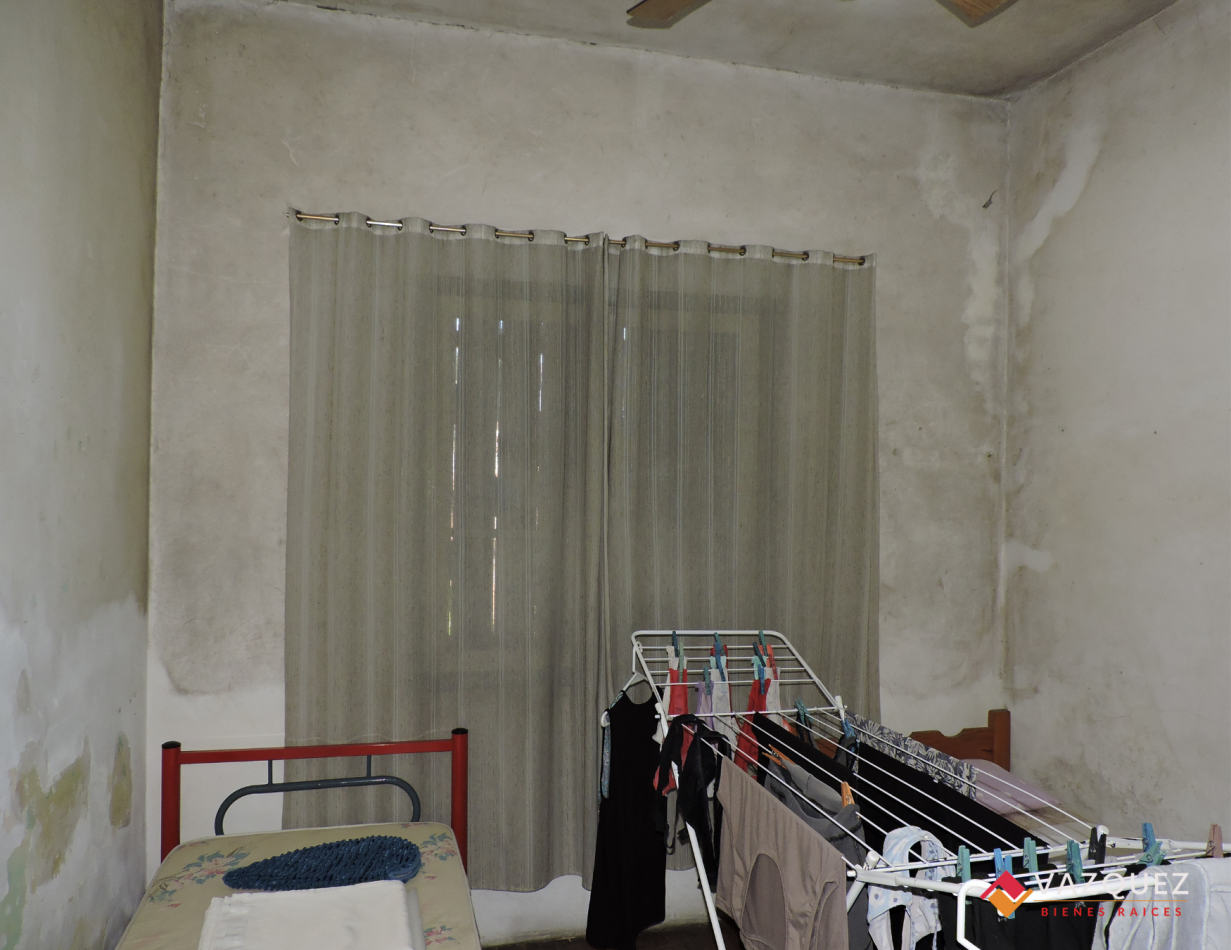 Lote con Casa a Reciclar