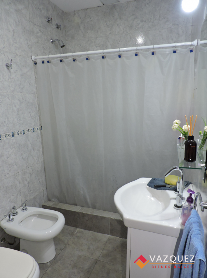 Lote con Casa a Reciclar