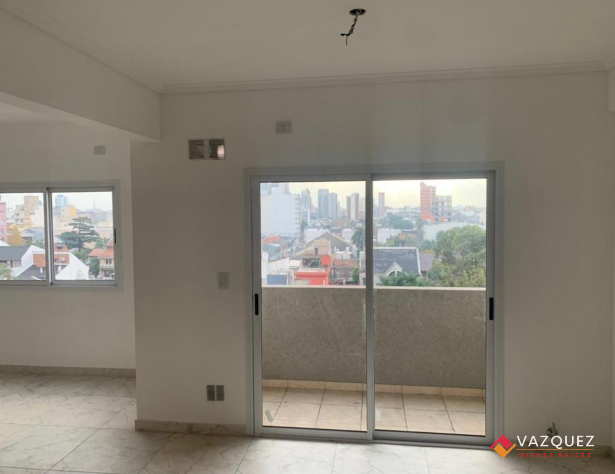 Departamento Tres Ambientes en Duplex con Cochera