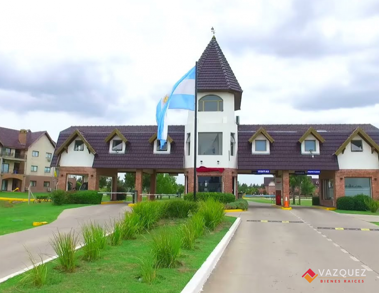 Lote con costa al canal en Principado San Vicente 