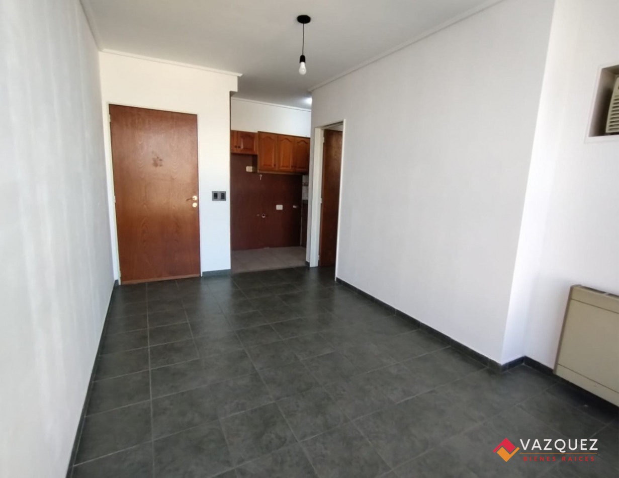 Torres Gemelas Oficina amplia Recepcion y Privado