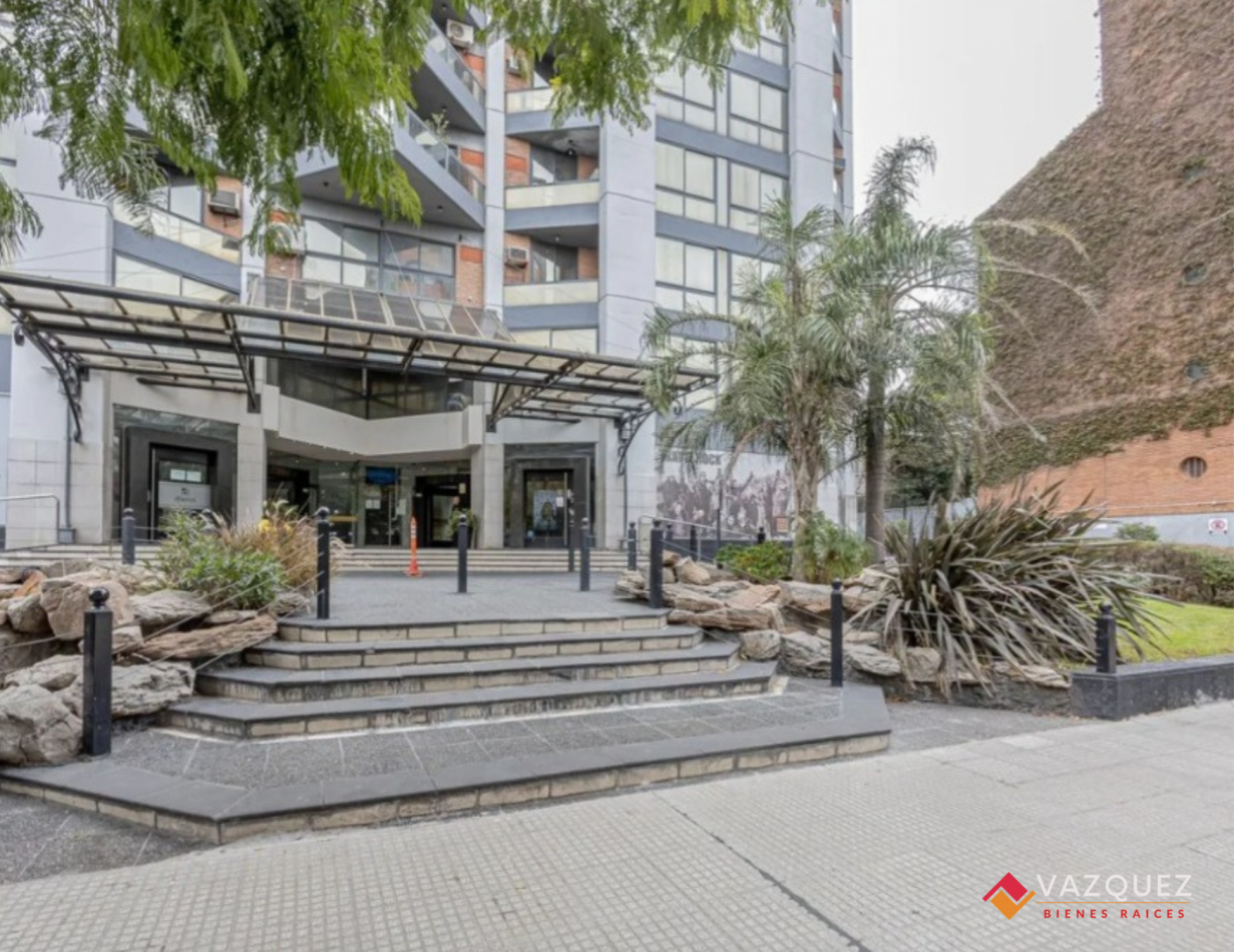 Torres Gemelas Oficina amplia Recepcion y Privado