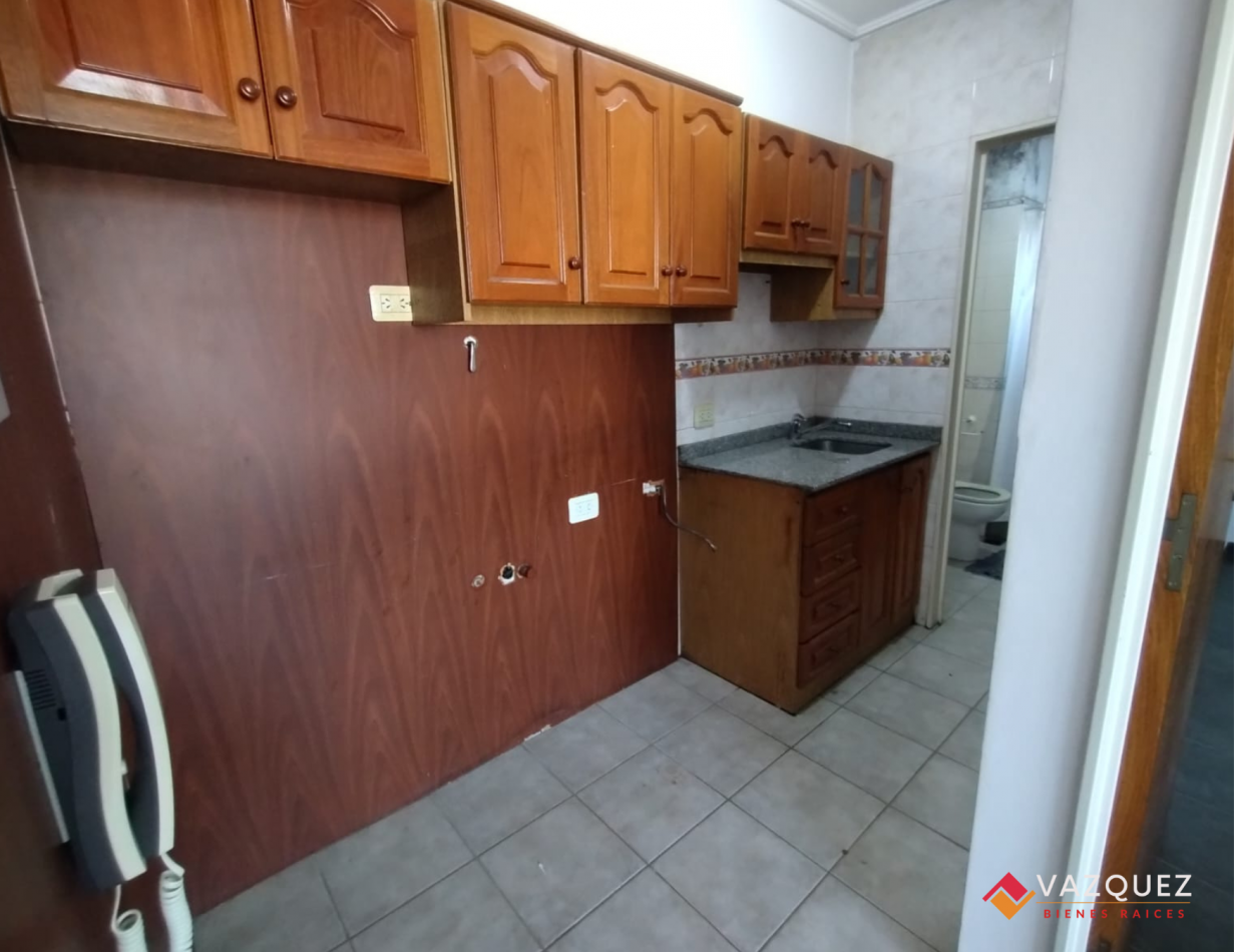 Torres Gemelas Oficina amplia Recepcion y Privado